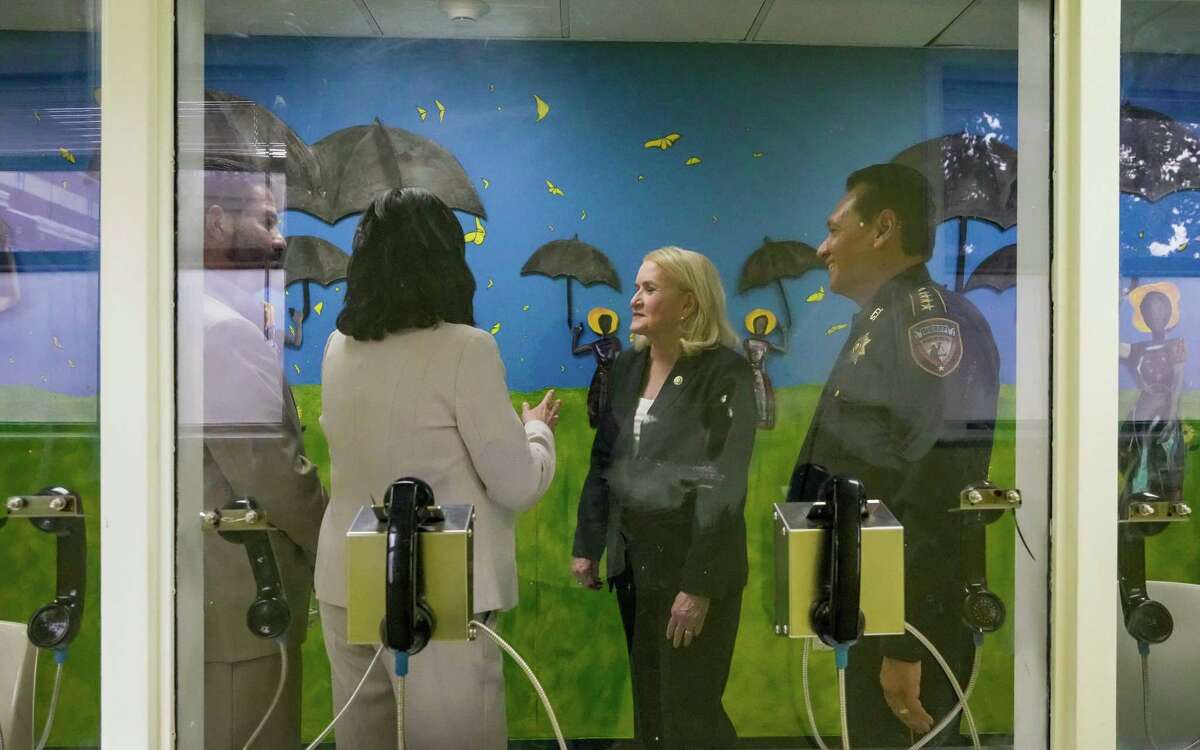 Labor secretary Julie Su tours women's programs at Harris County Jail