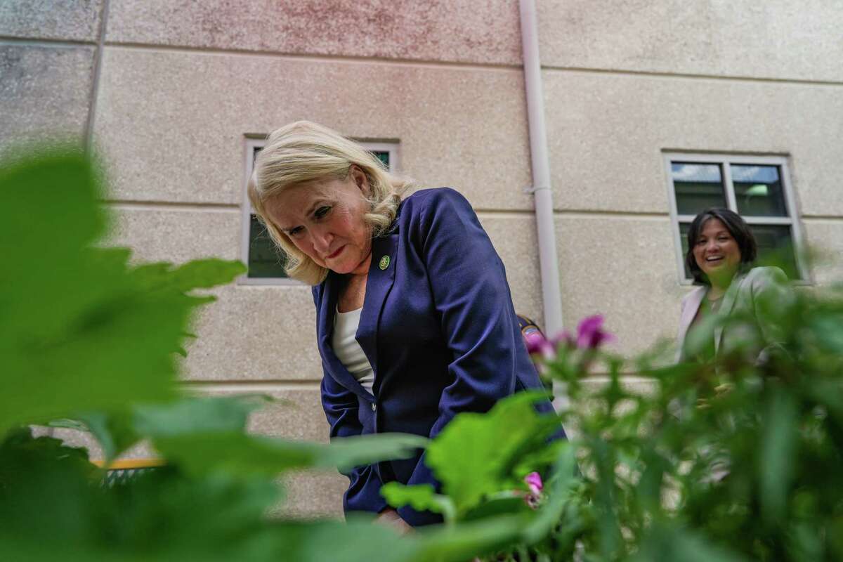 Labor secretary Julie Su tours women's programs at Harris County Jail