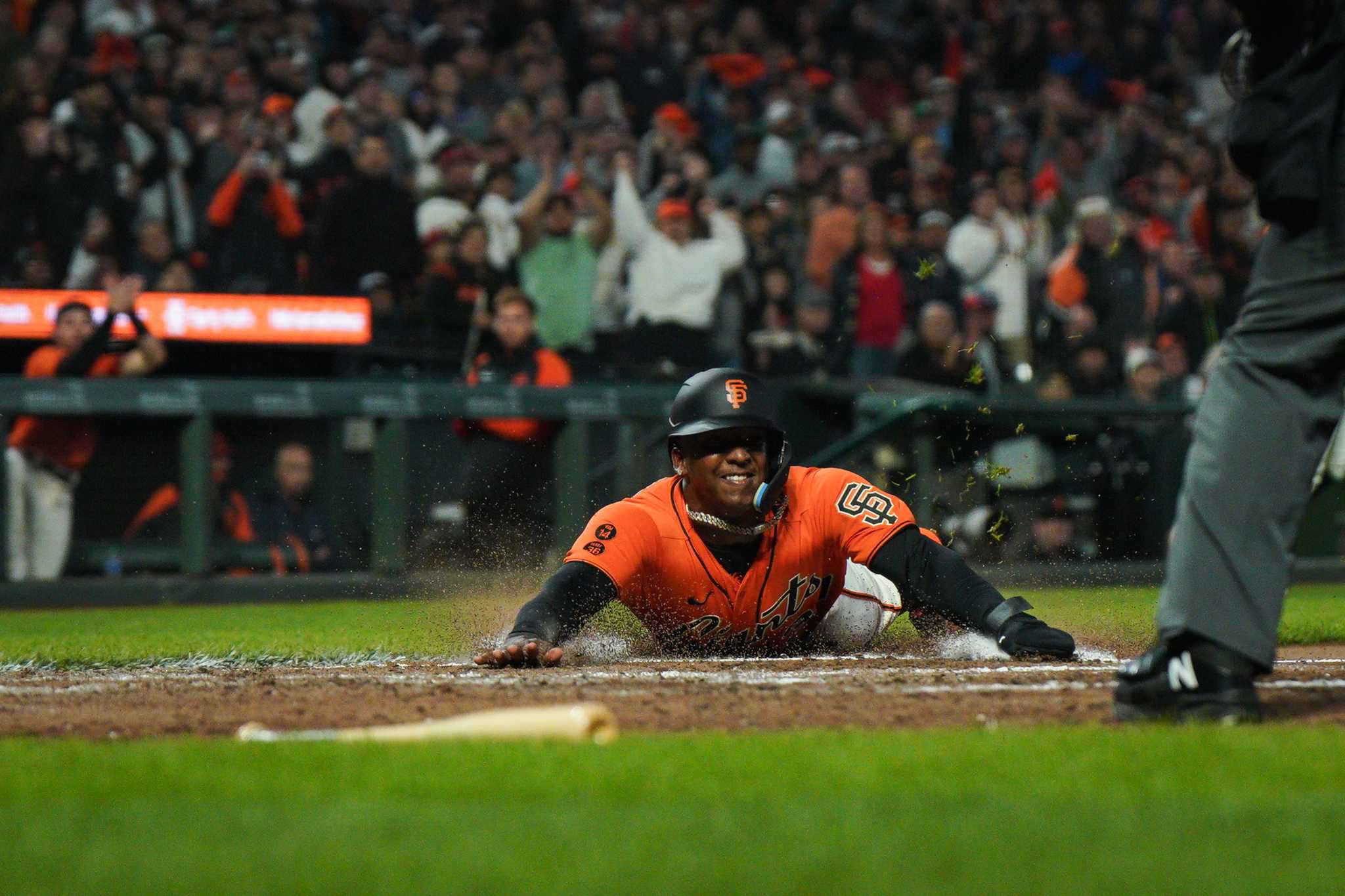 Marco Luciano gets 1st big-league hit, run but Giants fall to Red Sox