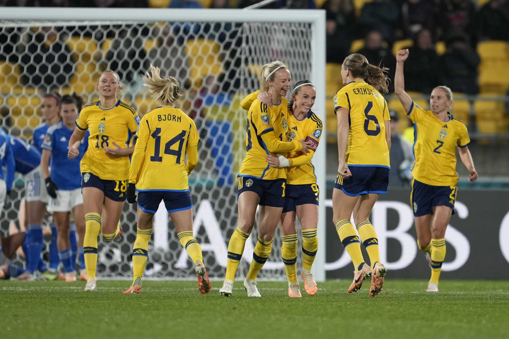 Sweden shuts out Italy to reach knockout rounds at women's World Cup