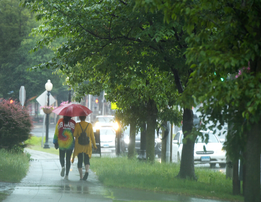 CT power outages drop after weekend storms