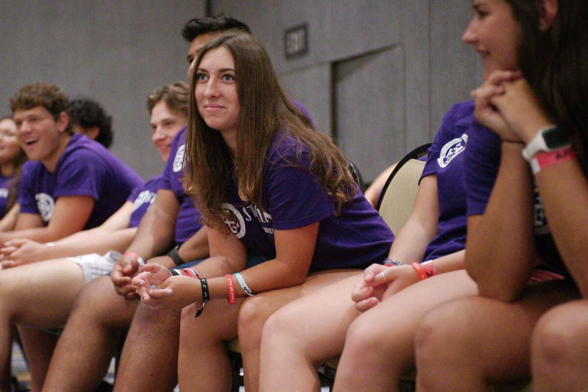 1,000 young Catholics gather for archdiocese's annual conference