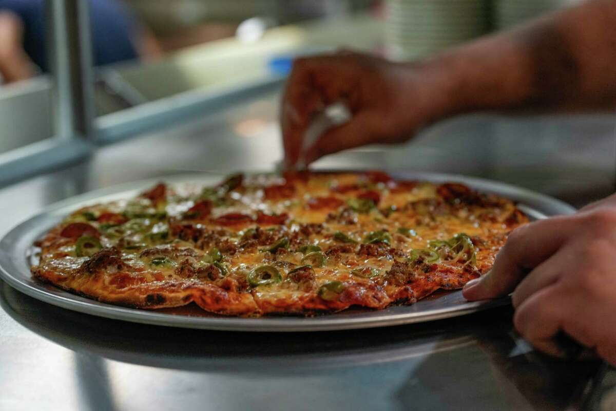 Houston Pizza Restaurant Nonno’s Opens With Chicago Tavern-style Pies