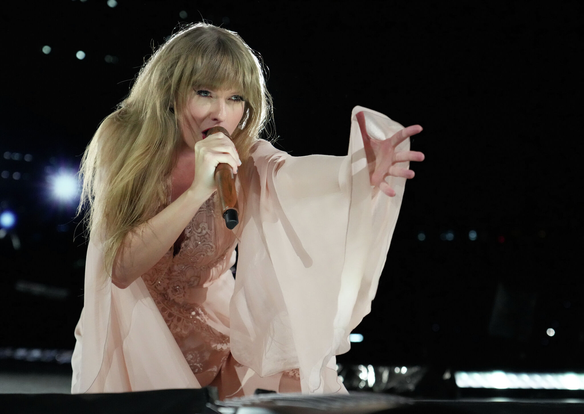 Taylor Swift's Unforgettable Performance in Swiftie Clara: Honorary ...