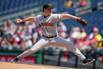 DeSclafani throws 8 scoreless as Giants shut out Astros 2-0