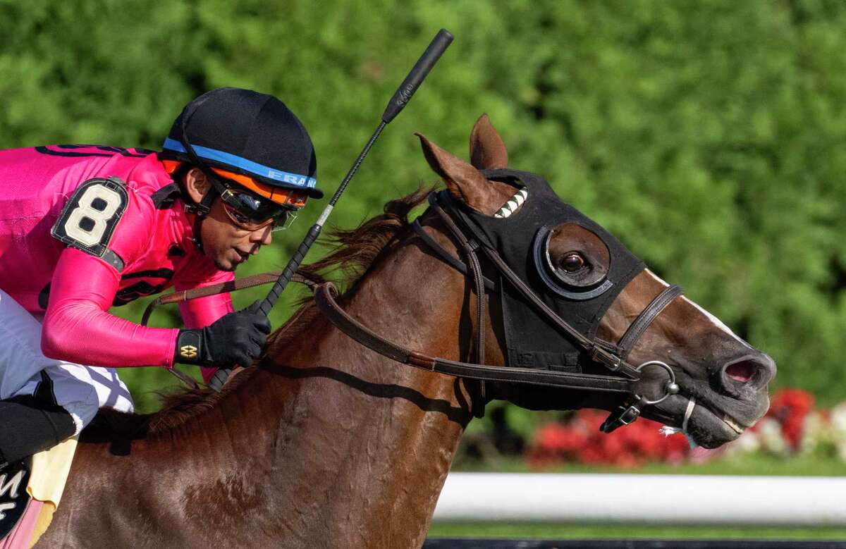 9-year-old gelding wins Saratoga's Sunday feature race