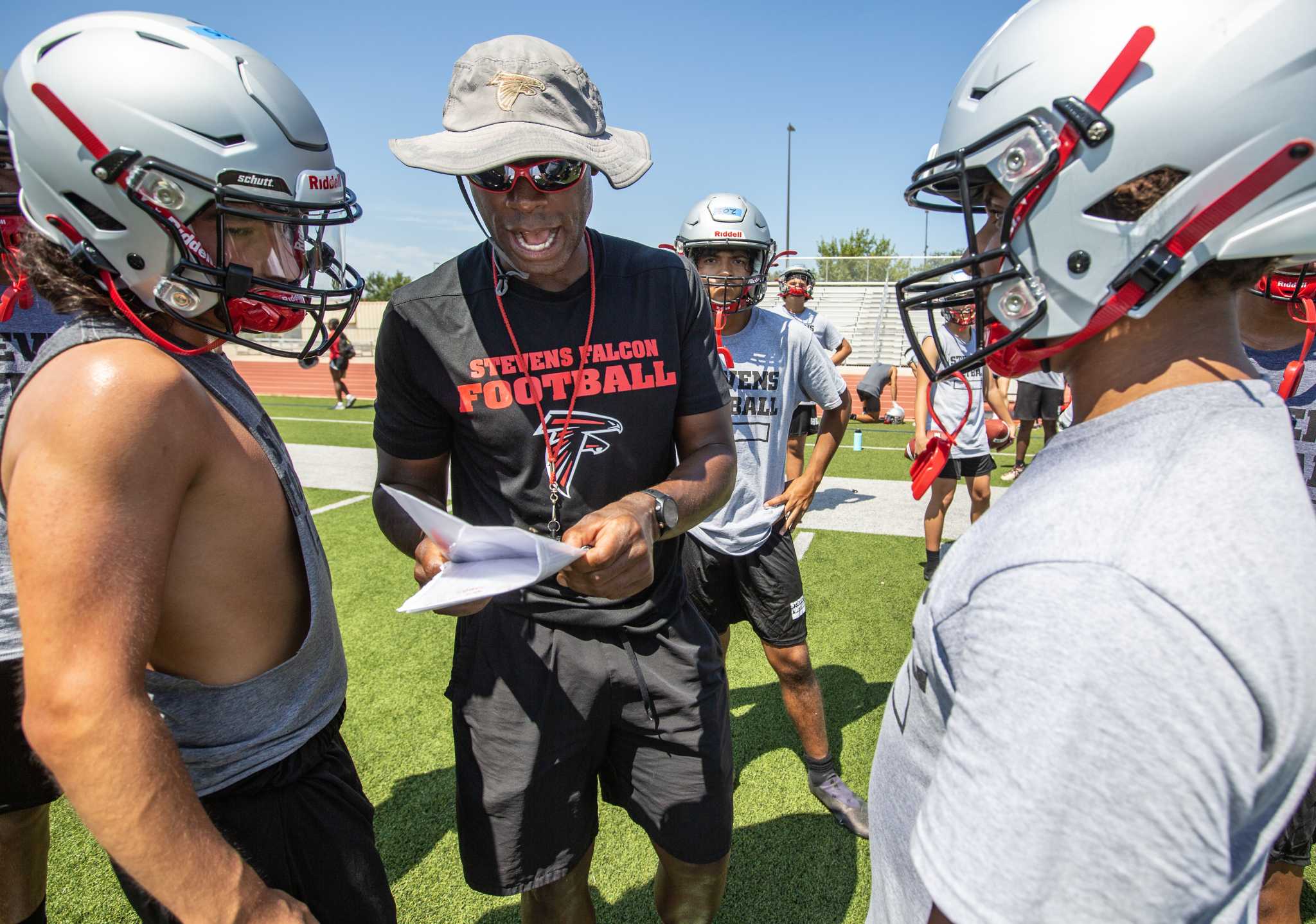 AI has unusual take on area prep football helmets, Sports