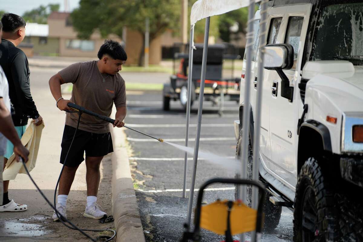 Plainview community helps raise over 2,000 for fellow Bulldog