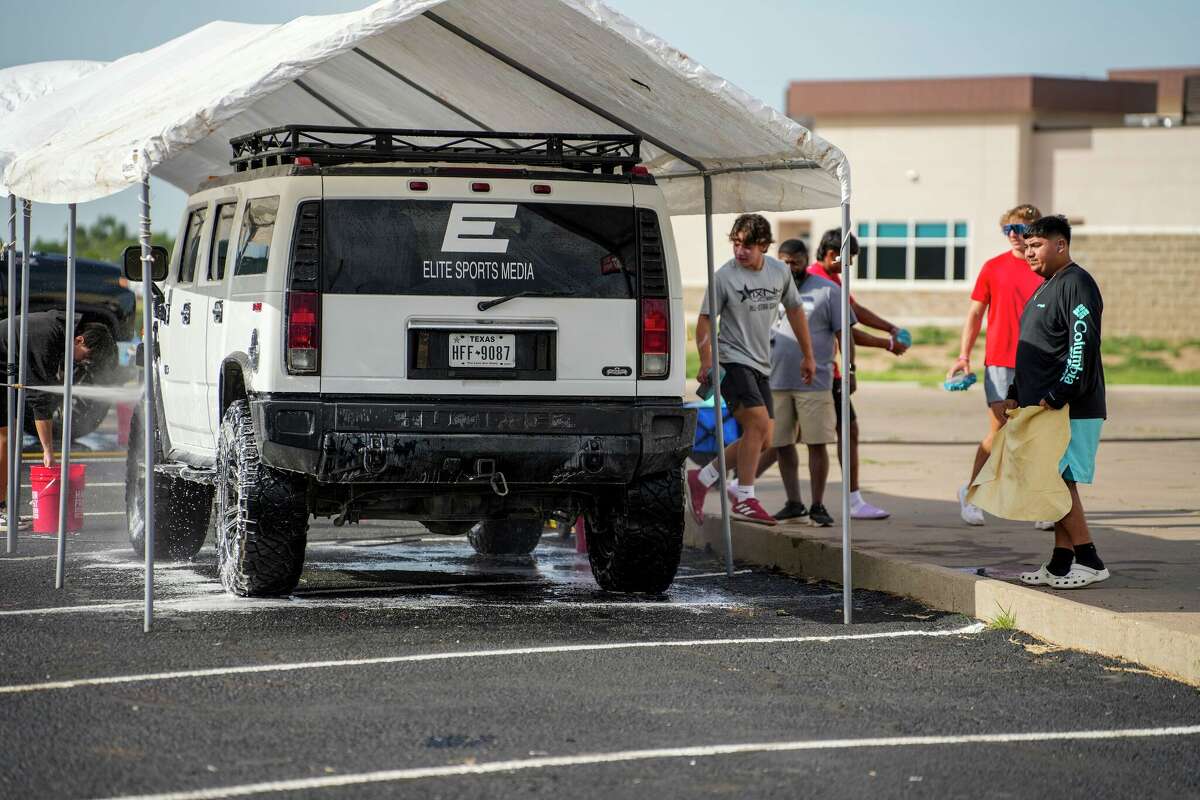 Plainview community helps raise over 2,000 for fellow Bulldog