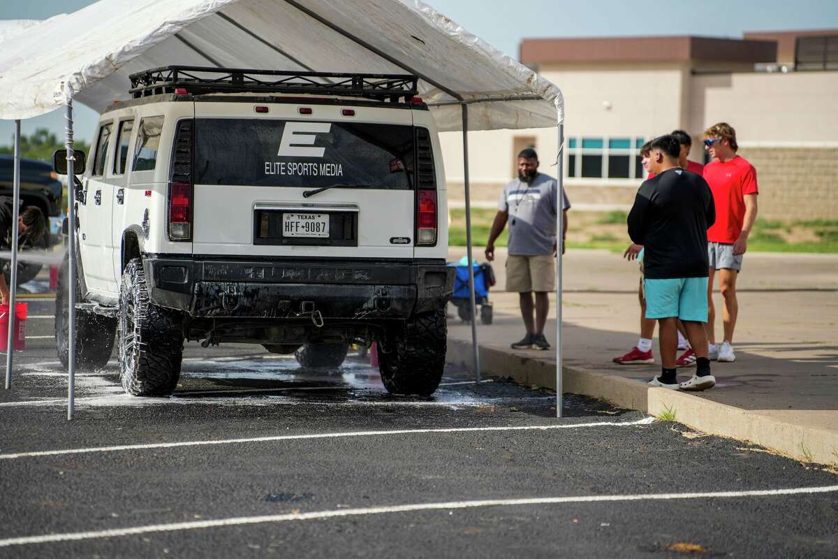 Plainview community helps raise over 2,000 for fellow Bulldog