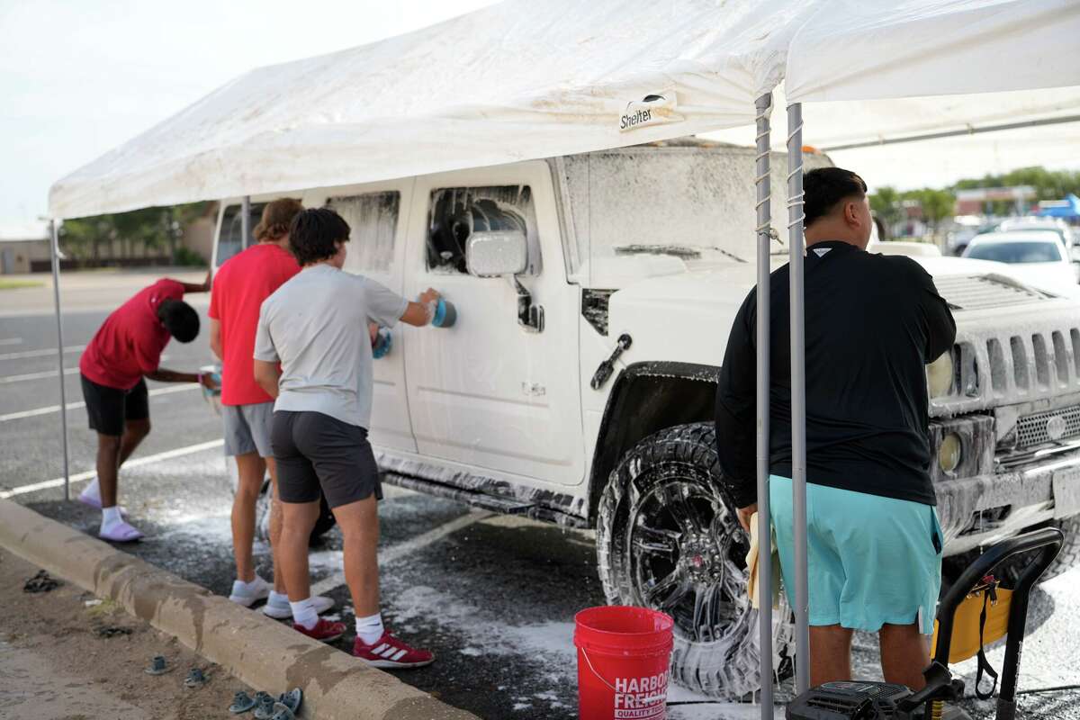 Plainview community helps raise over 2,000 for fellow Bulldog