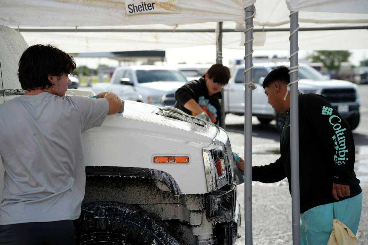 Plainview community helps raise over 2,000 for fellow Bulldog