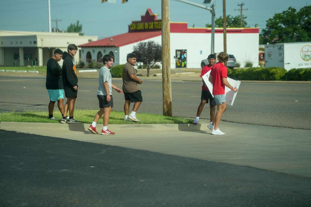 Plainview community helps raise over 2,000 for fellow Bulldog