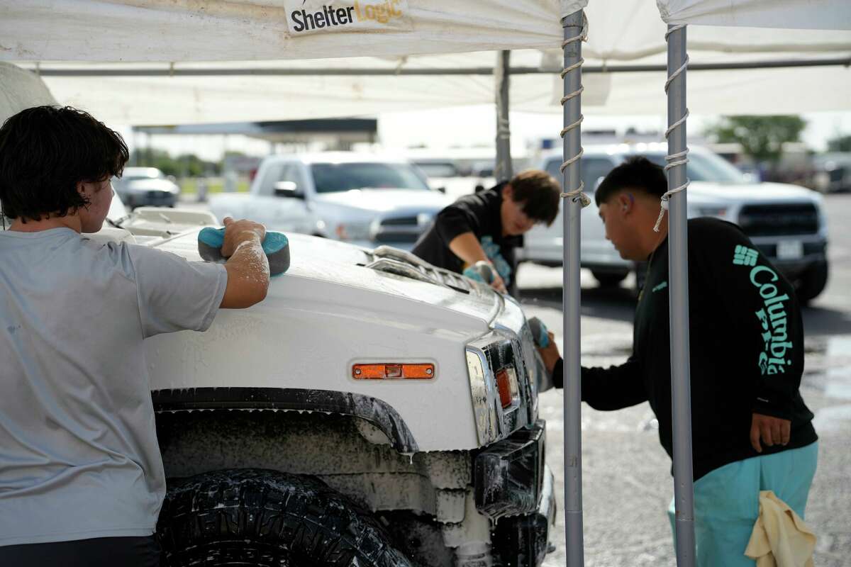 Plainview community helps raise over 2,000 for fellow Bulldog