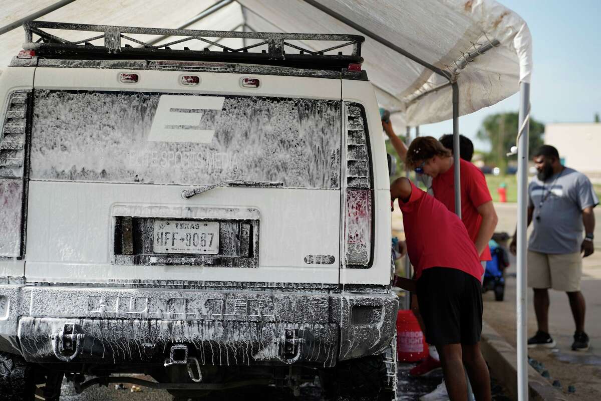 Plainview community helps raise over 2,000 for fellow Bulldog