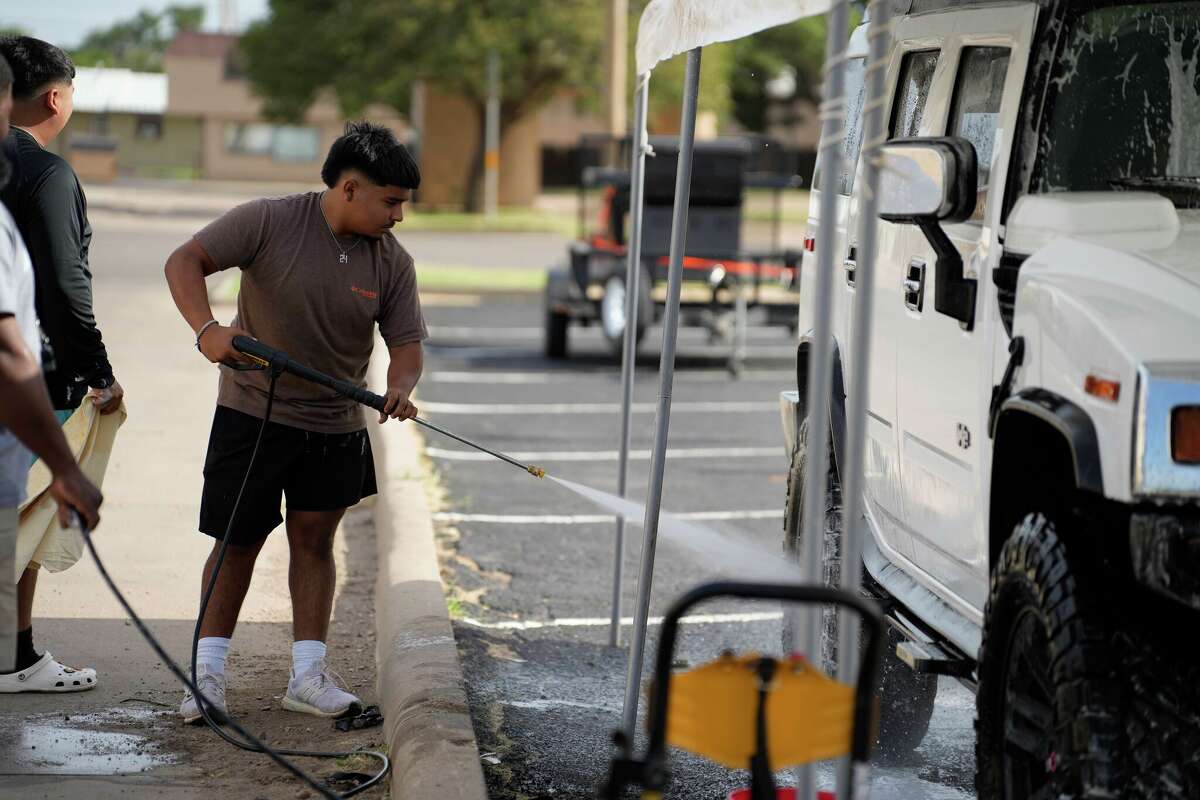 Plainview community helps raise over 2,000 for fellow Bulldog