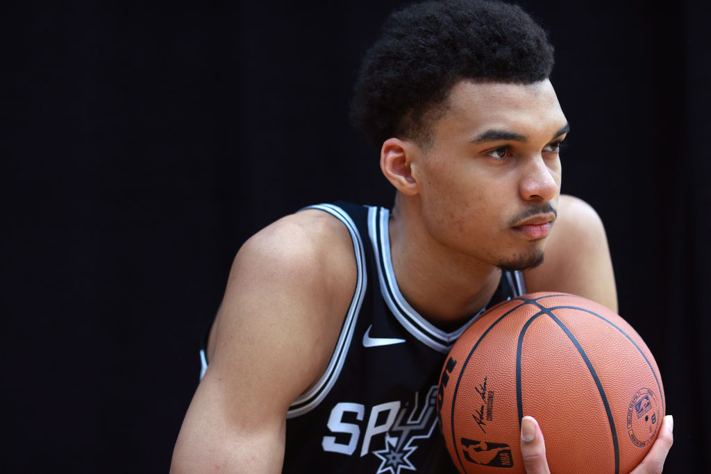 San Antonio Spurs forward Alize Johnson (19) poses for photos during the  team's NBA media day, Monday, Sept. 26, 2022, in San Antonio. (AP  Photo/Eric Gay Stock Photo - Alamy