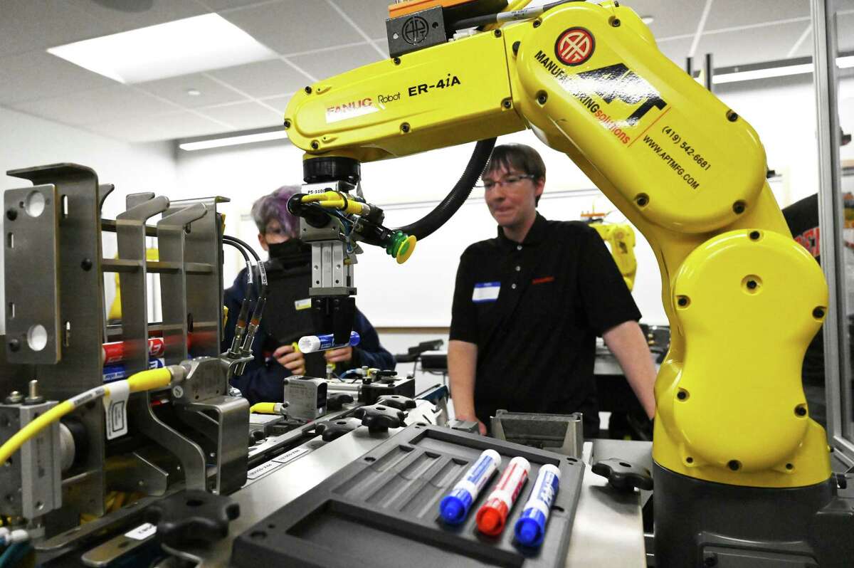 New HVCC, RPI course brings robotics to local high schoolers