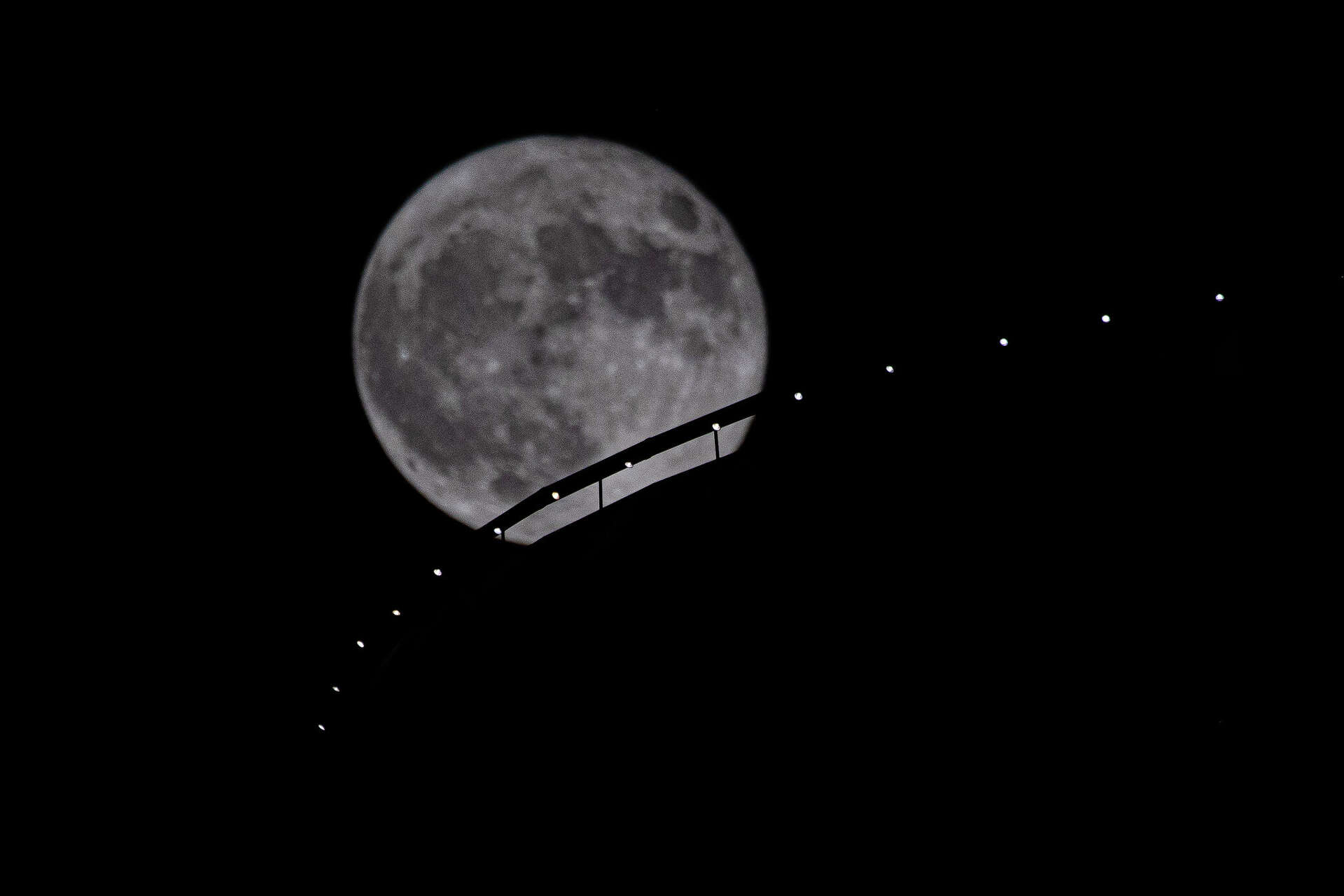 The Harvest Moon and first supermoon of 2025 is here. How do I see it?