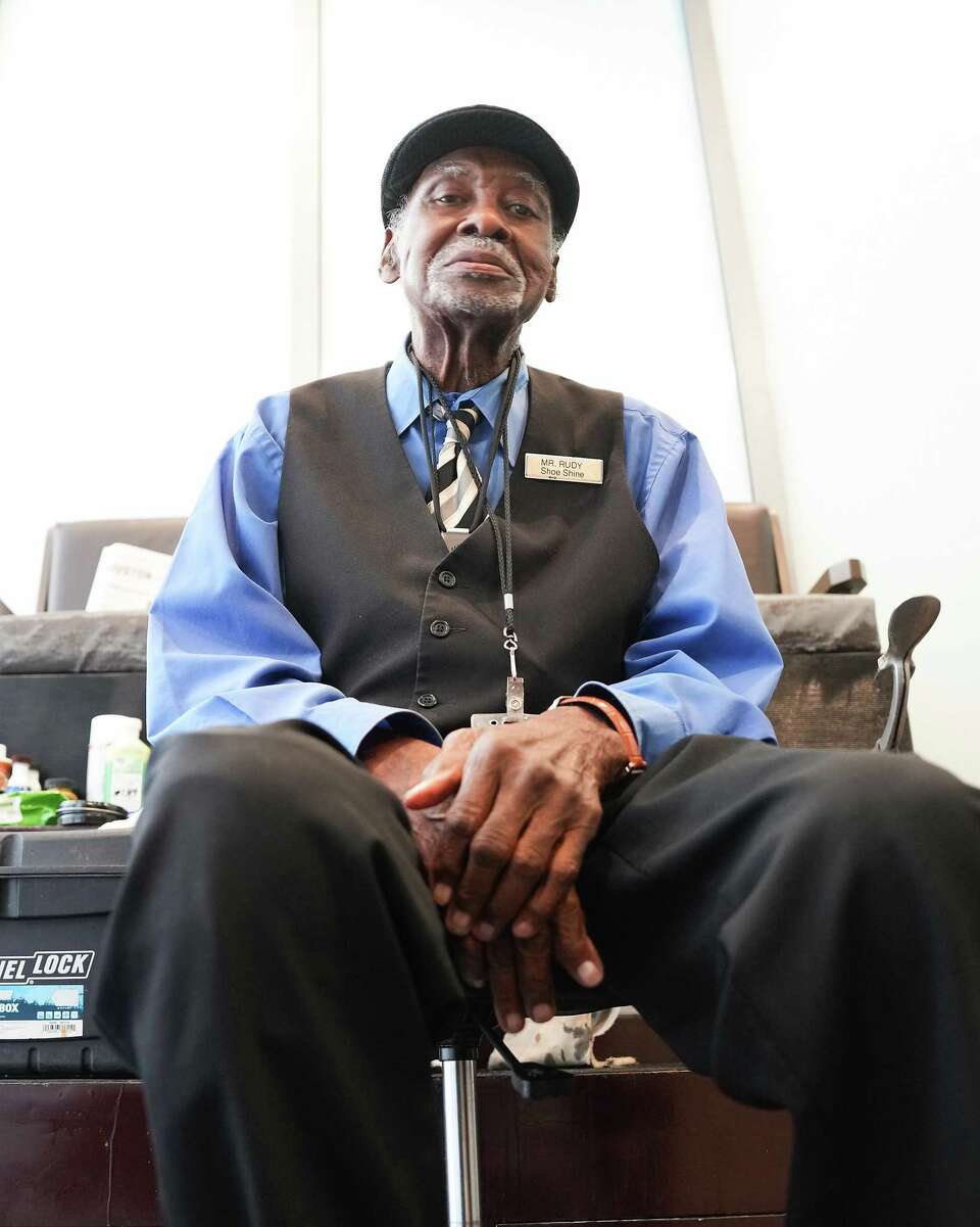 An 88 Year Old Houston Shoe Shiner Has No Plans Of Slowing Down