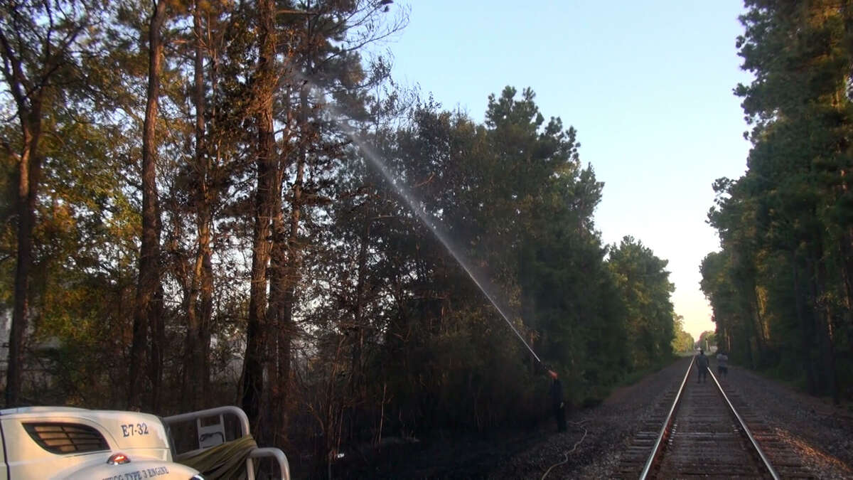 Montgomery and Harris County firefighters extinguish fire in Kingwood