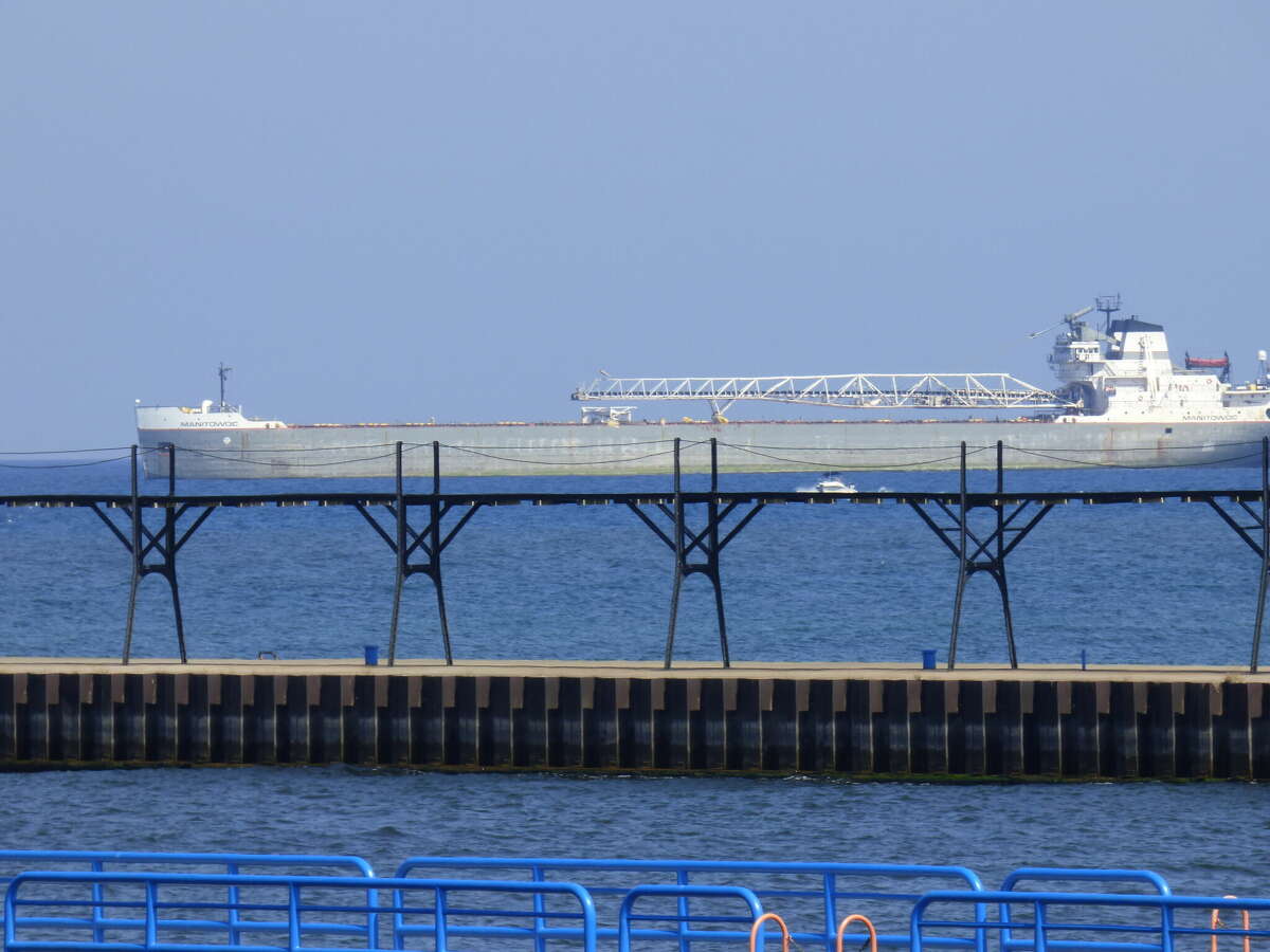 Lake Michigan beaches under skin contact alert after Manistee spill