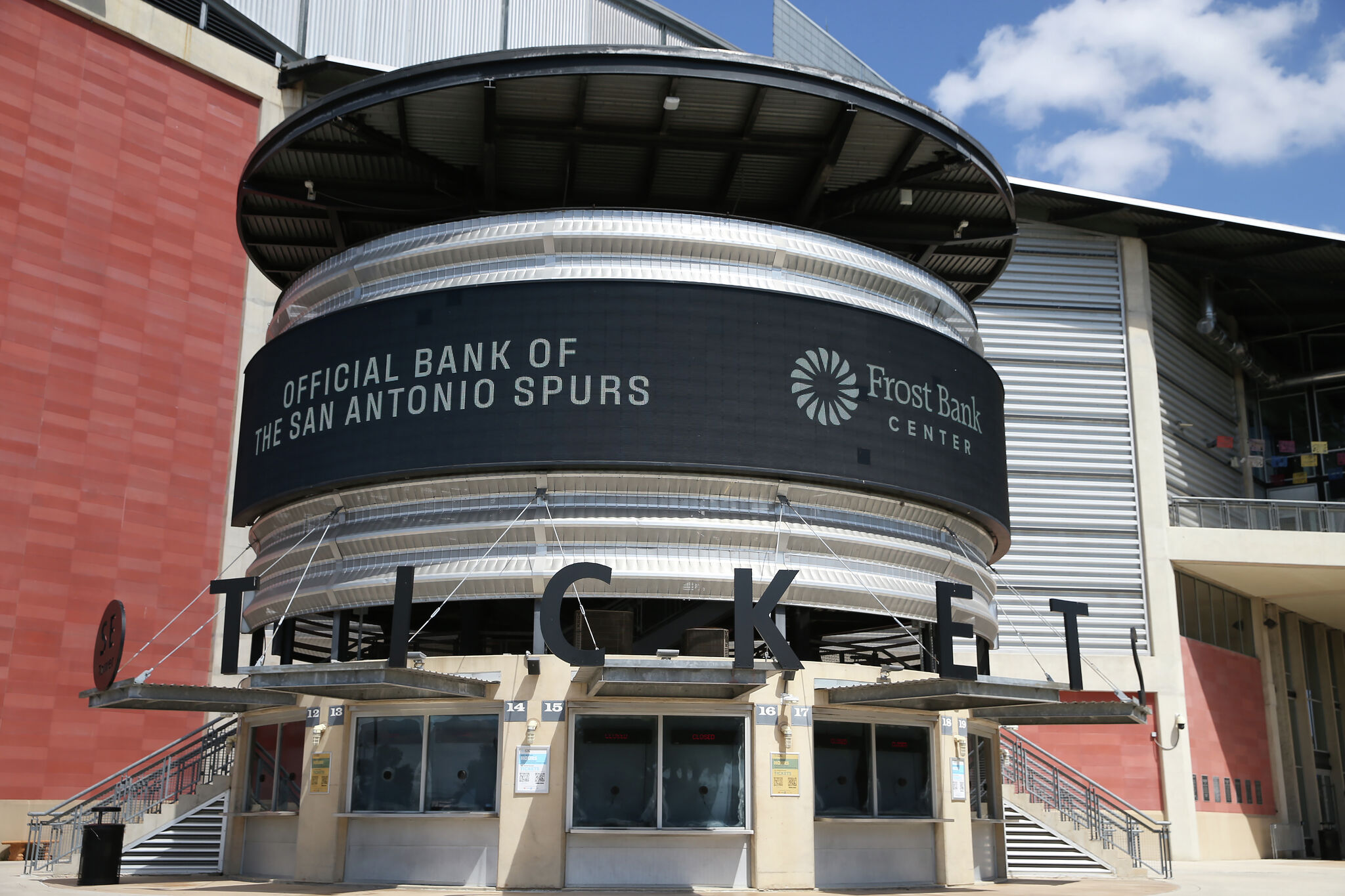 Spurs Sports & Entertainment to Take Arena Naming Rights to Market for the  First Time in 20 Years 