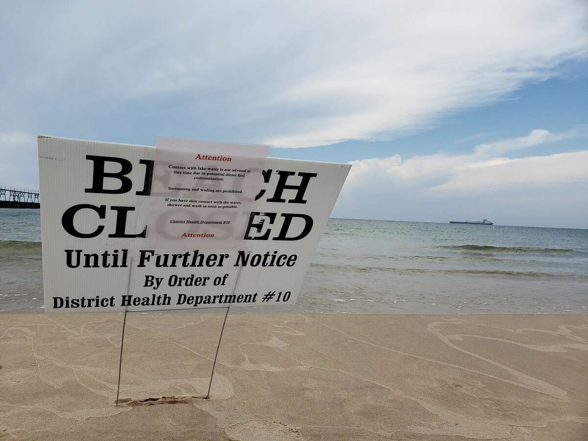 Lake Michigan beaches under skin contact alert after Manistee spill