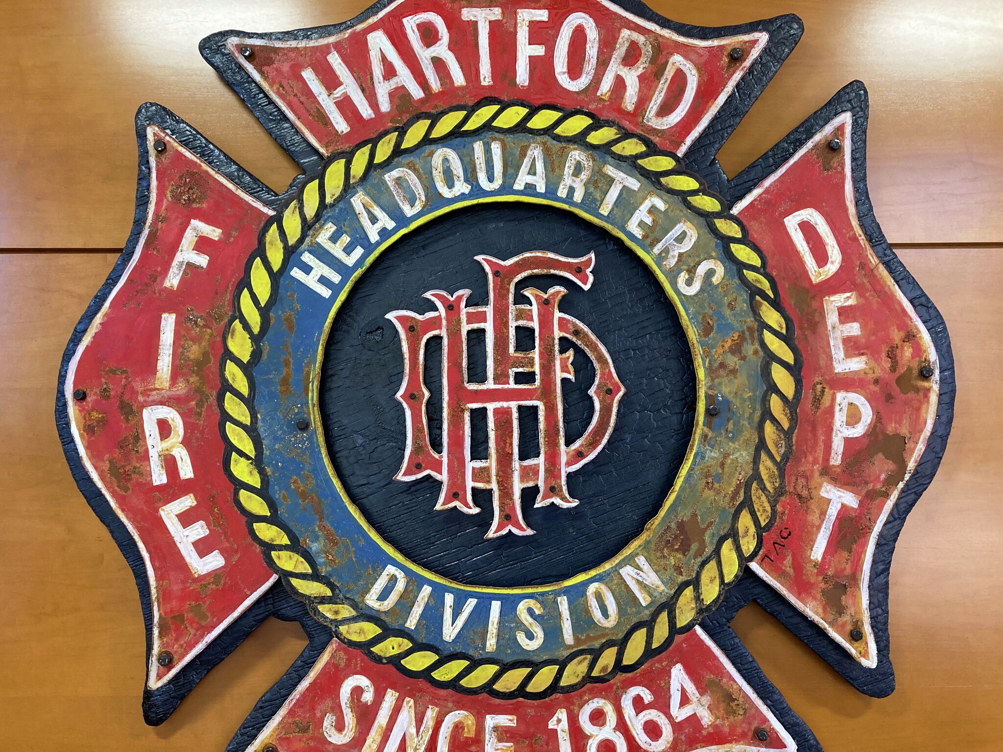 Fire breaks out in vacant Hartford building, official says