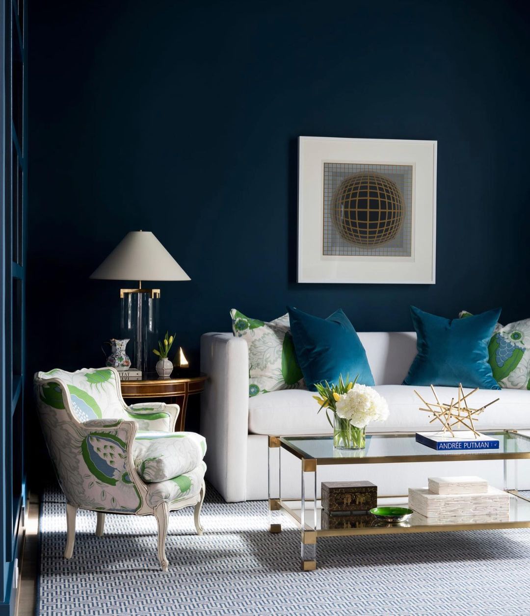 What Colors Go With Navy Blue?