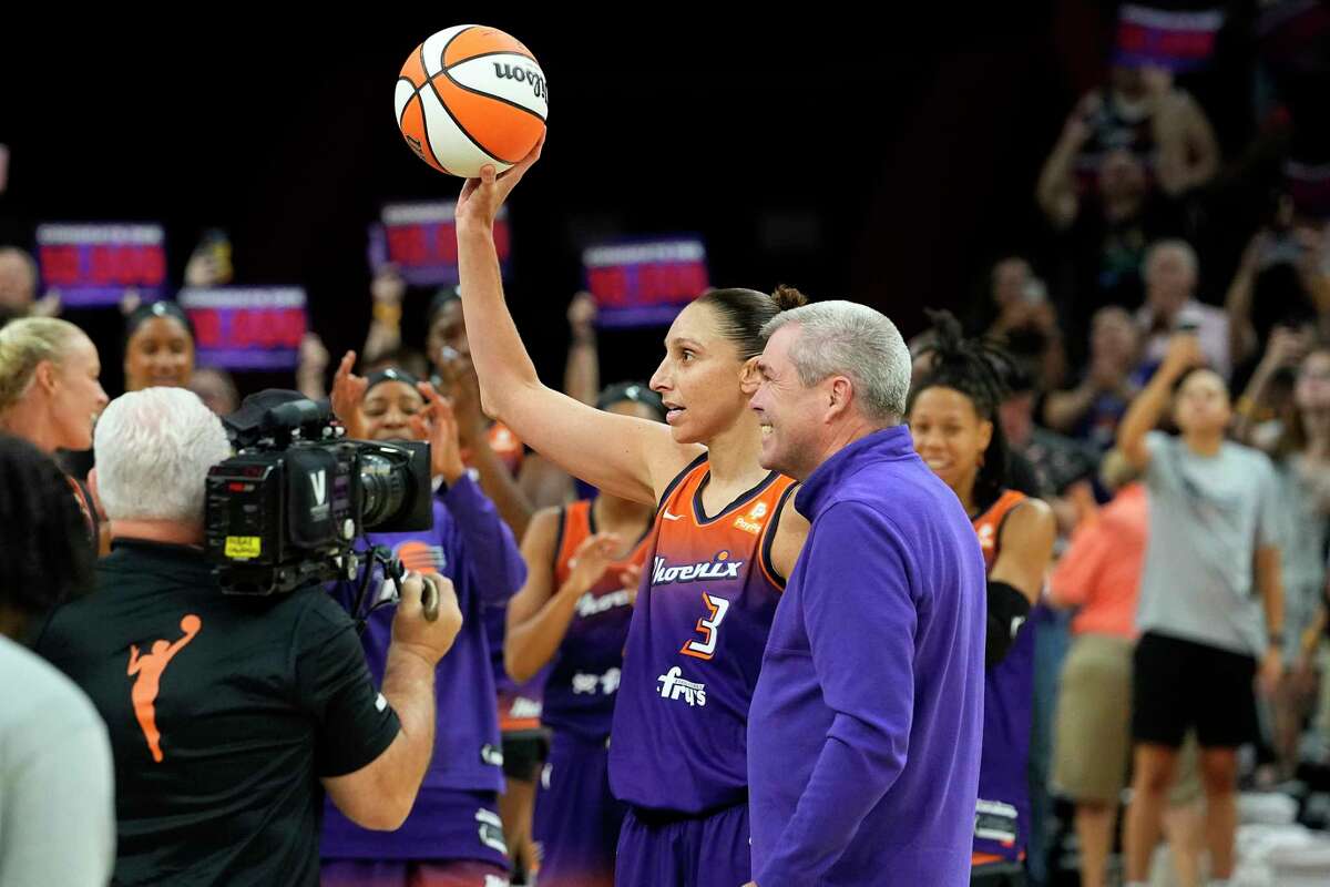 UConn Great Diana Taurasi Reaches 10,000 WNBA Career Points