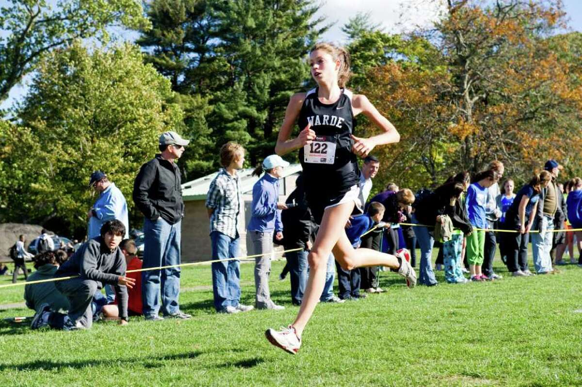 Wilton girls, Ludlowe's Moriarty win FCIAC cross country titles
