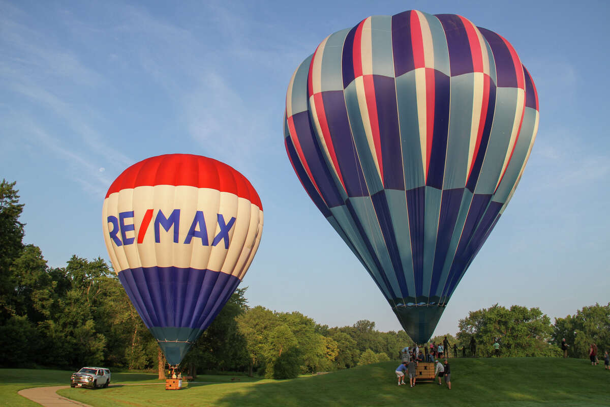 River Days: Balloons face off in Friday morning competitive flight