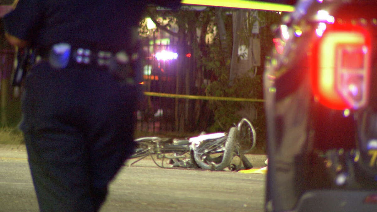 Man riding bicycle struck and killed on San Antonio's West Side