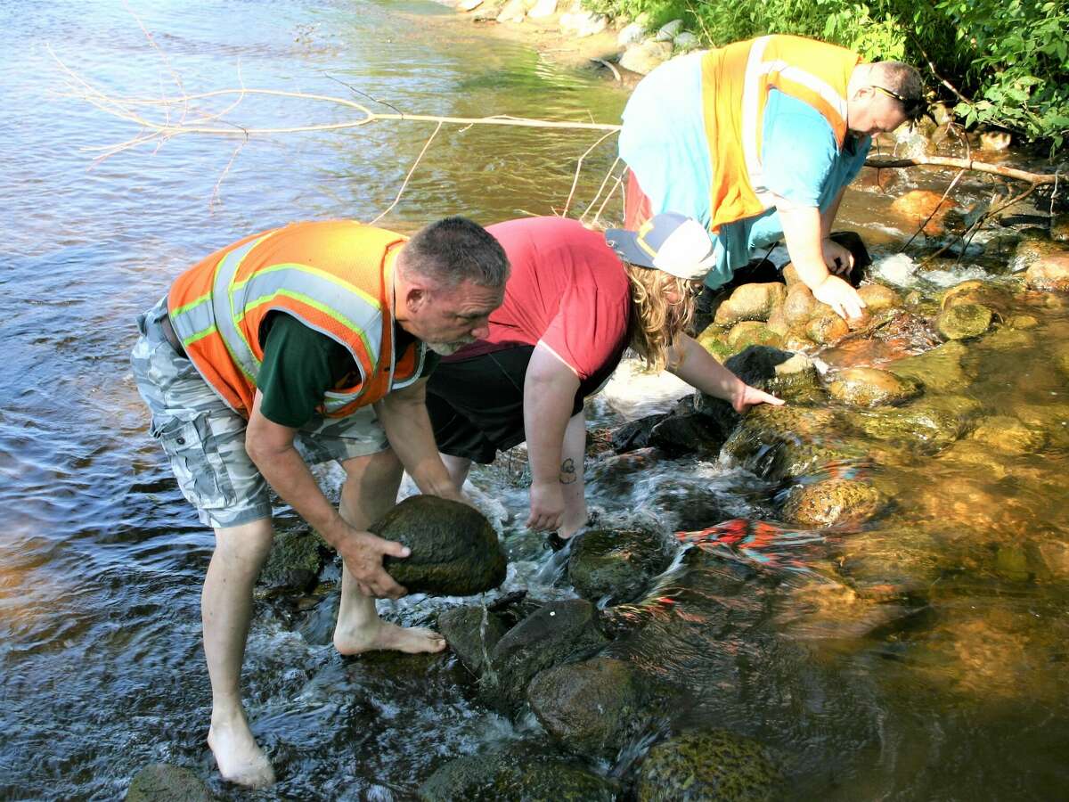 Crews remove 11 rock dams along Twin Creek in Evart