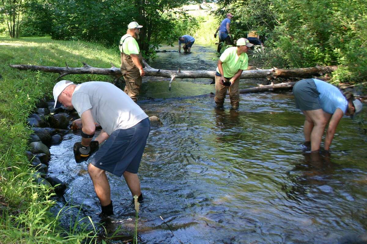 Crews remove 11 rock dams along Twin Creek in Evart