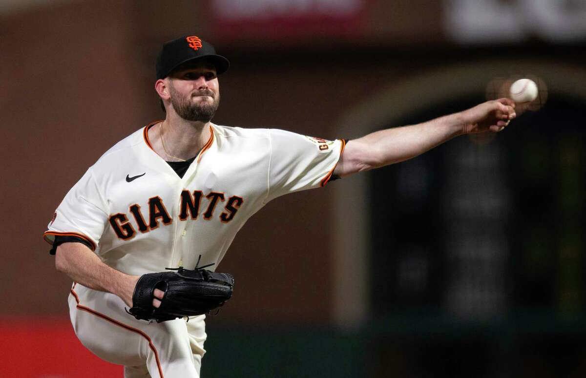 Where does the competition for the Giants' fifth starter job stand