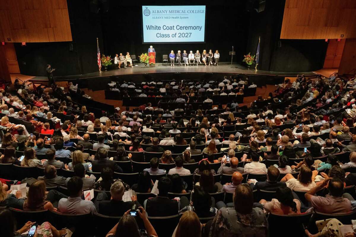 Albany Medical College Welcomes New Class In White Coat Ceremony