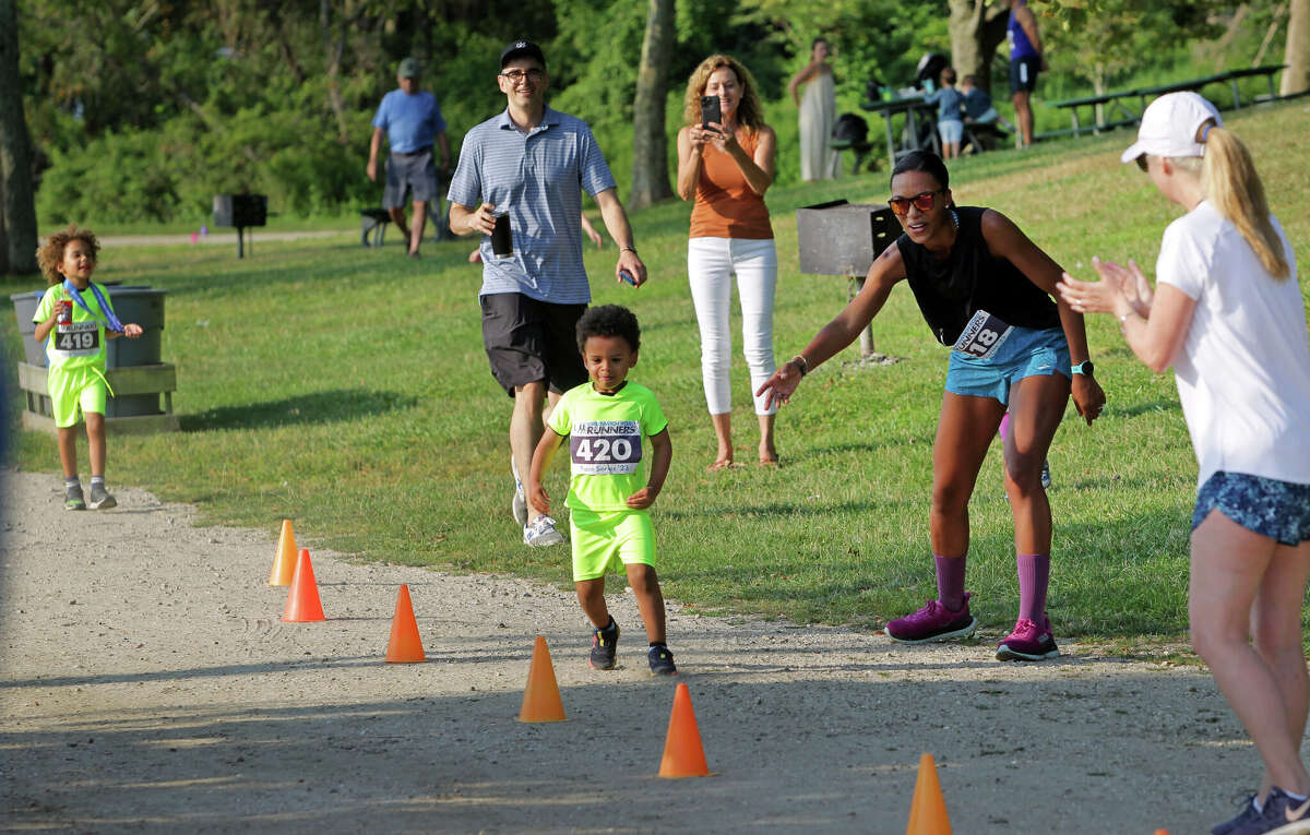 Photos Greenwich Road Runners' annual 5K race at Greenwich Point