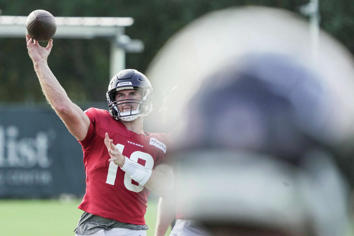 Houston Texans training camp observations: Jalen Pitre poised to start,  Davis Mills has up-and-down