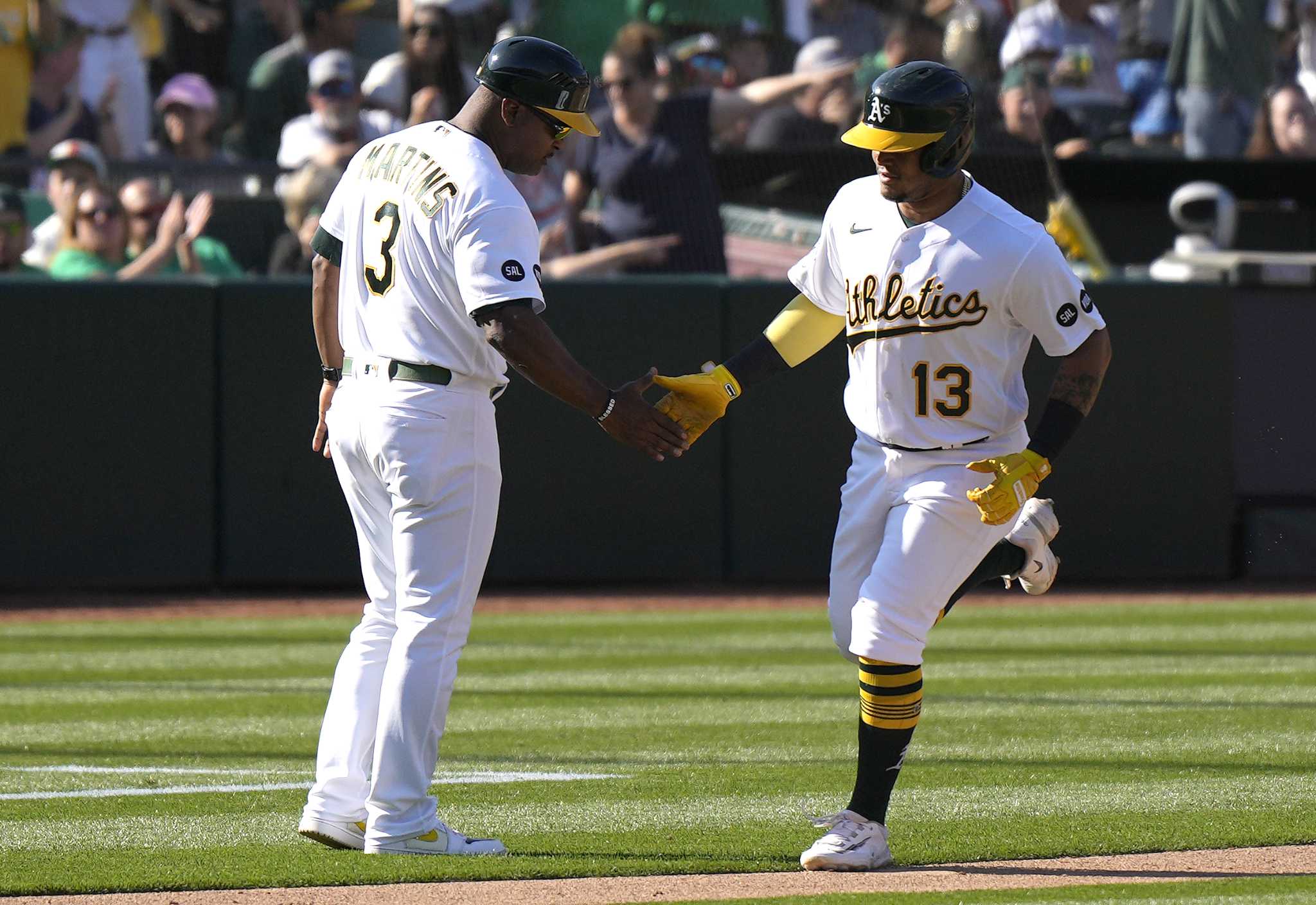 Rickey Henderson swipes five bags, scores four runs without an official  at-bat