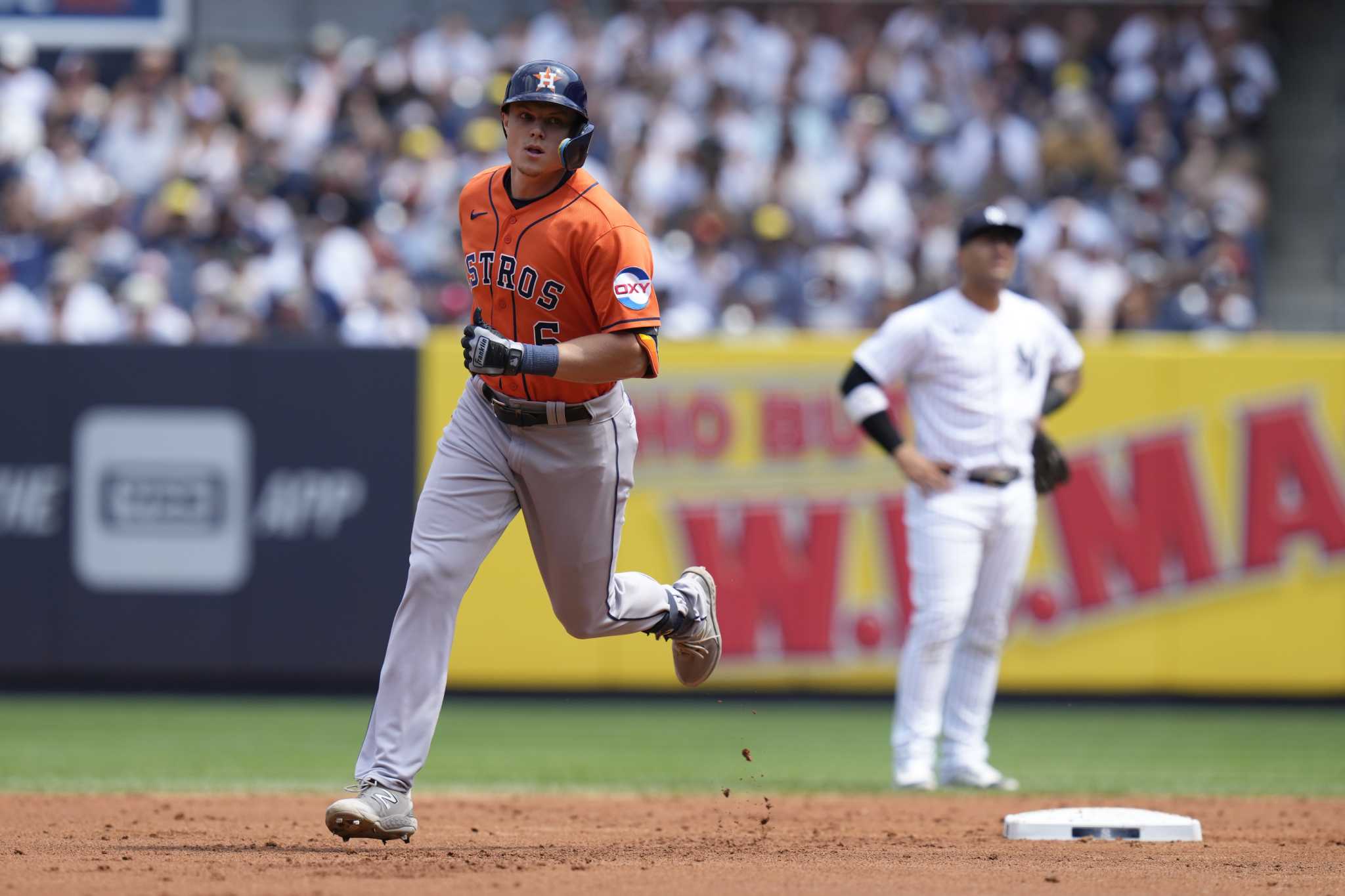 Altuve homers again, Astros beat White Sox 10-2