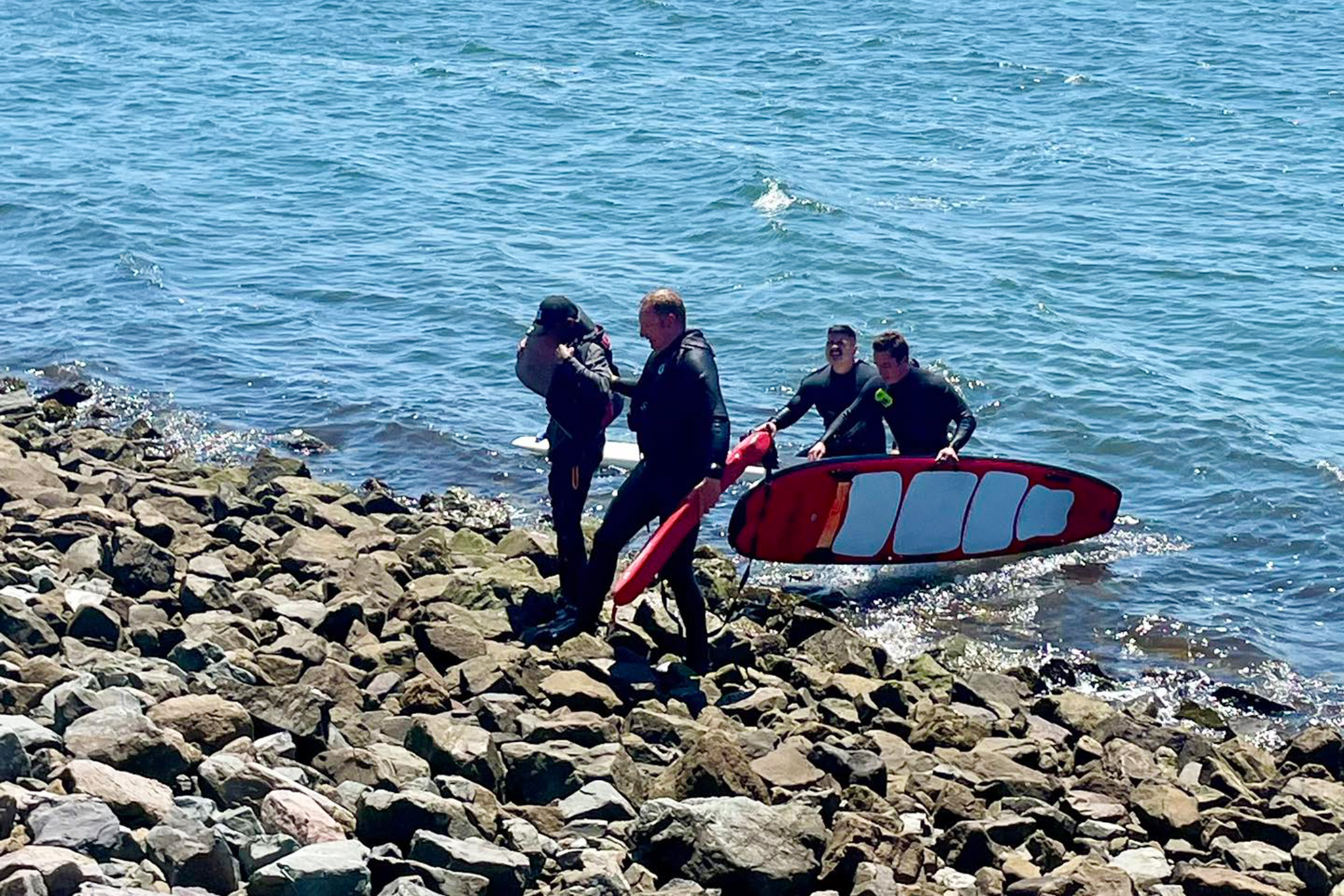 1人死亡，3人获救，船只在旧金山湾沉没