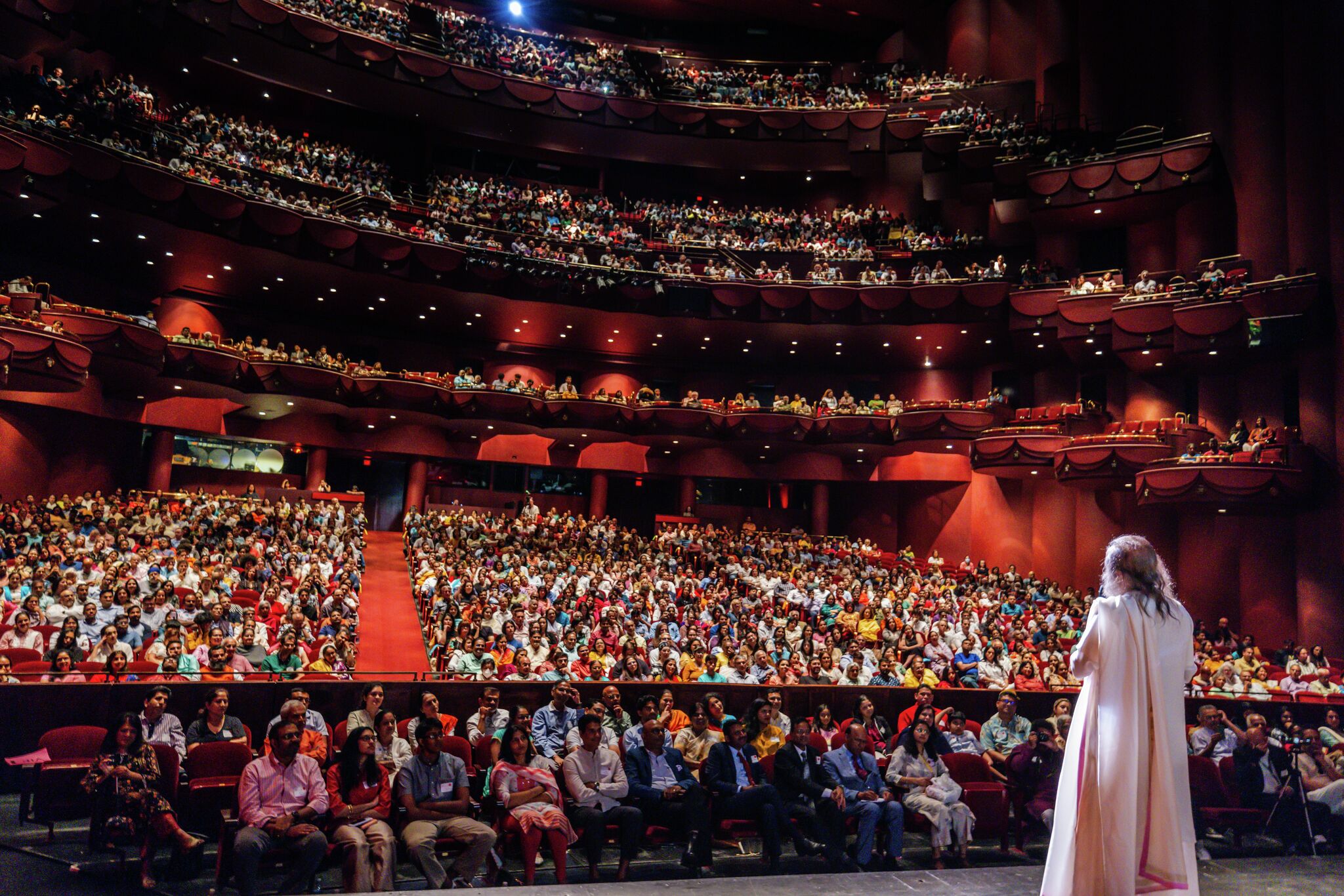 Houston meditation event at Wortham Theatre draws thousands