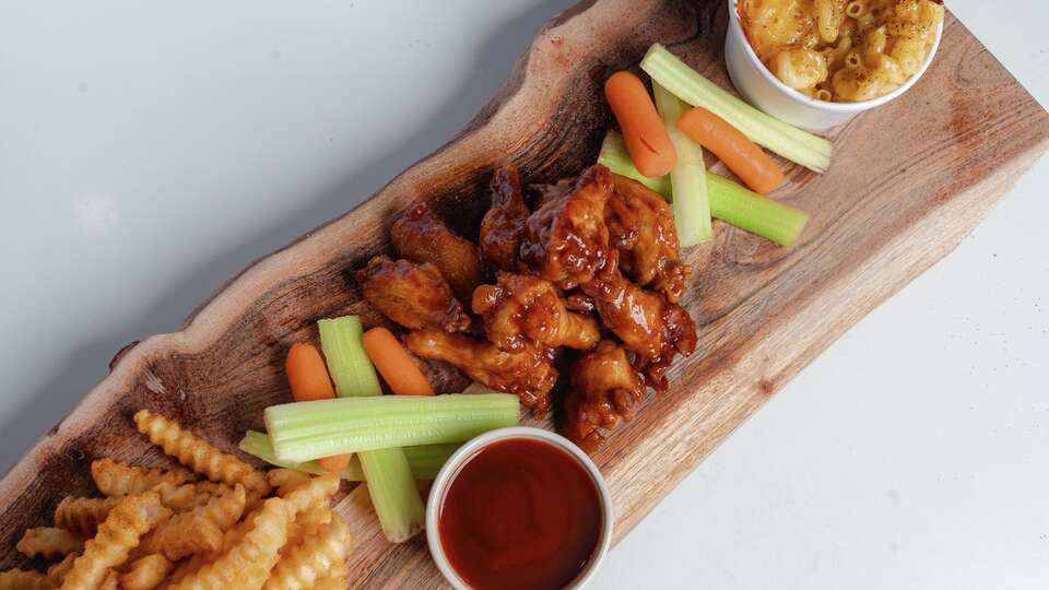 Sienna Wings is a wing restaurant that uses Tyla-Simone Crayton's line of Sienna Sauce for its chicken.