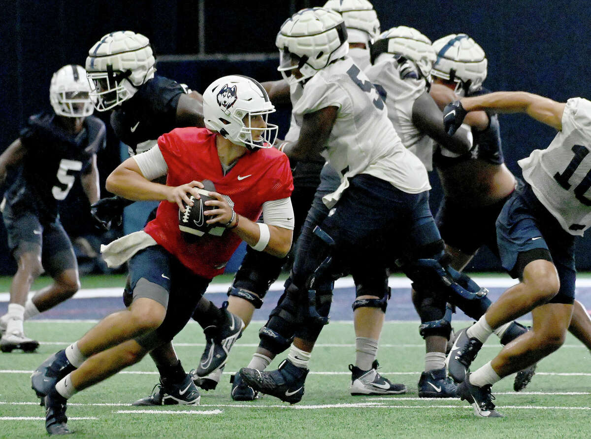 UConn loses its starting quarterback to injury for the 2nd