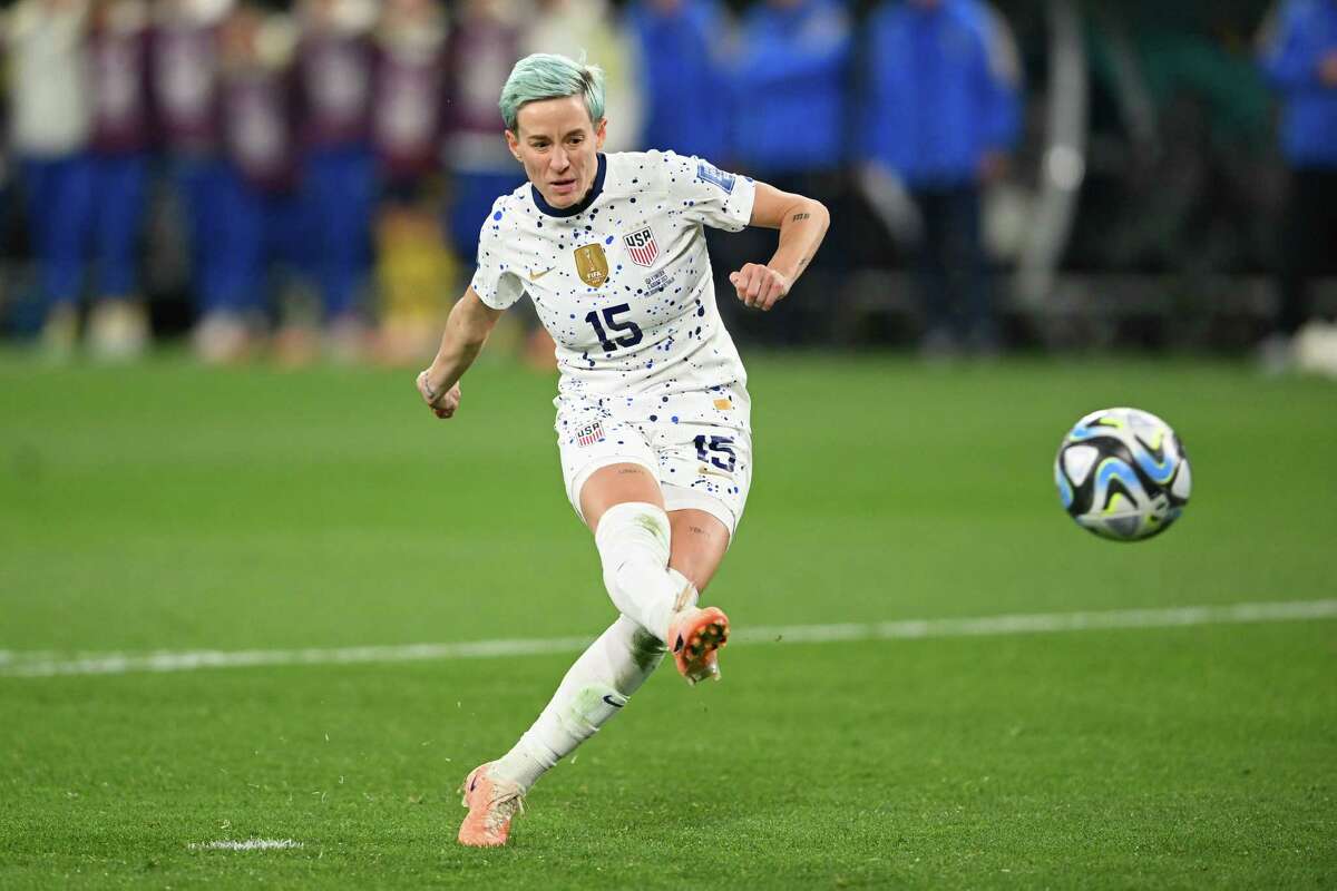 7. Megan Rapinoe's Blue Hair: A Bold Statement on and off the Soccer Field - wide 6