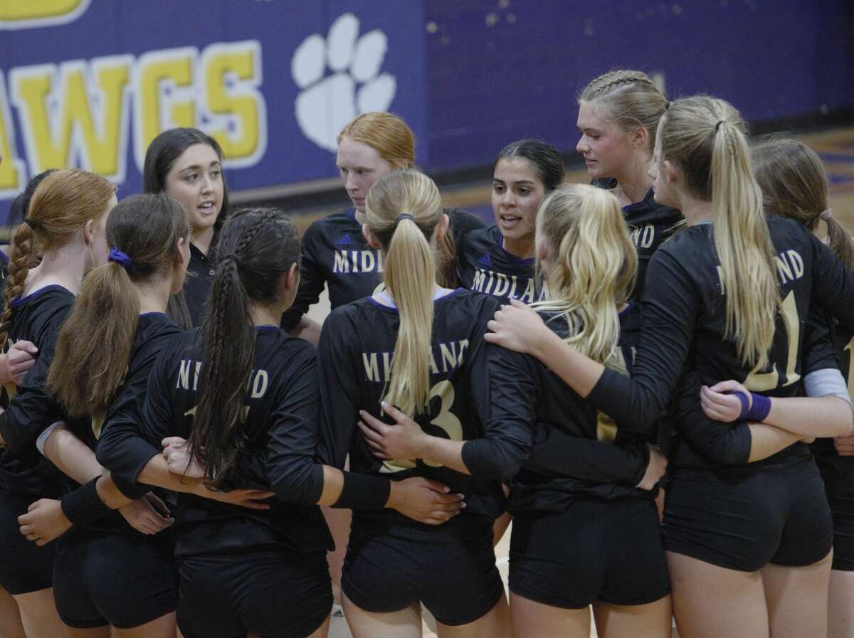 HS VOLLEYBALL MHS victorious in Howard’s coaching debut