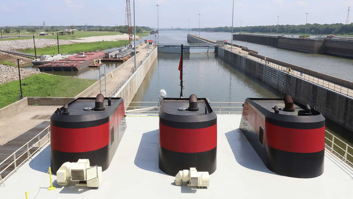 The U.S. Army Corps of Engineers' huge towboat, the MV Mississippi, visited Alton on Tuesday.