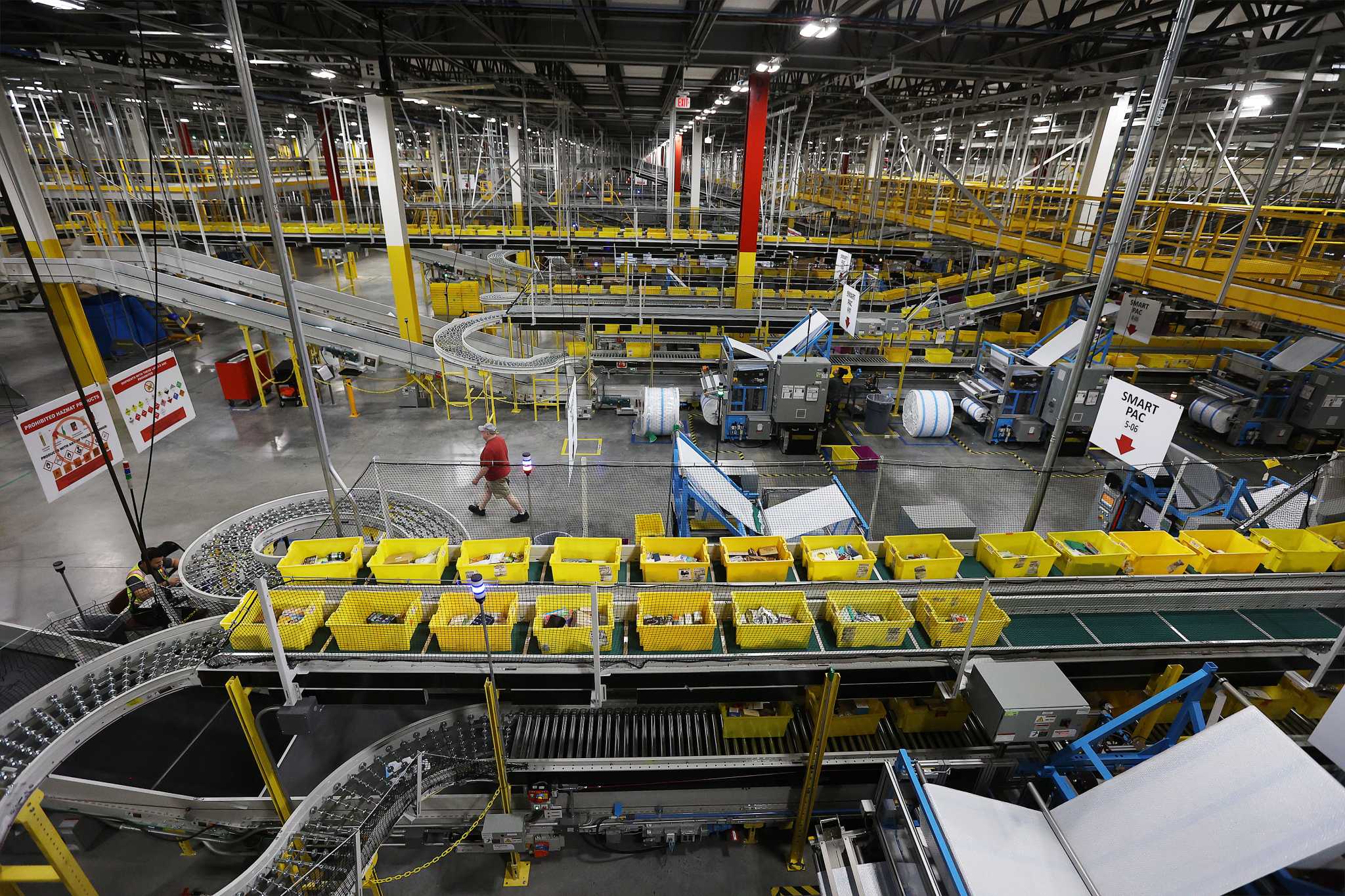 How Amazon’s new fulfillment center is achieving faster delivery